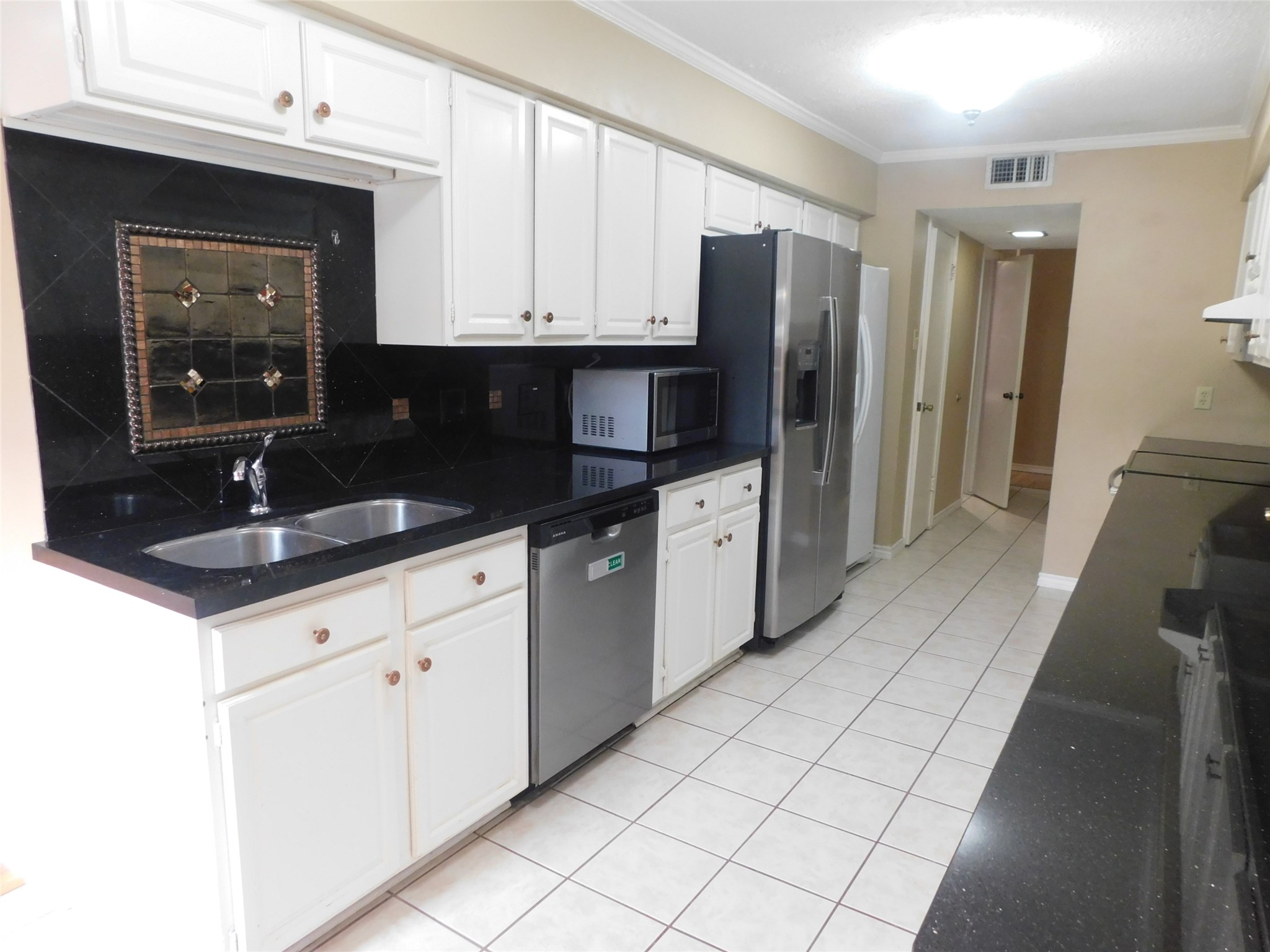 472 N Post Oak Lane Property Photo 8
