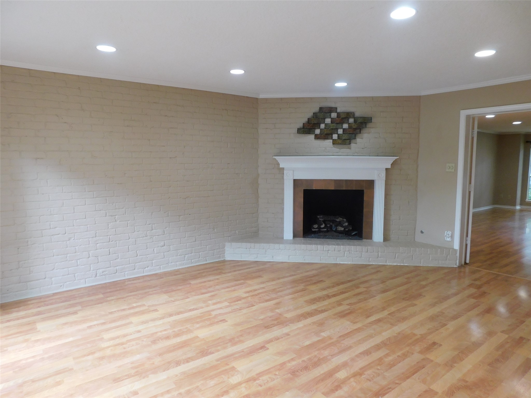 472 N Post Oak Lane Property Photo 12