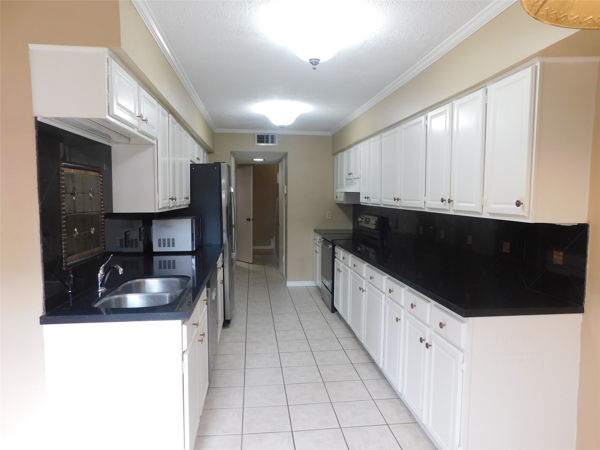 472 N Post Oak Lane Property Photo 13