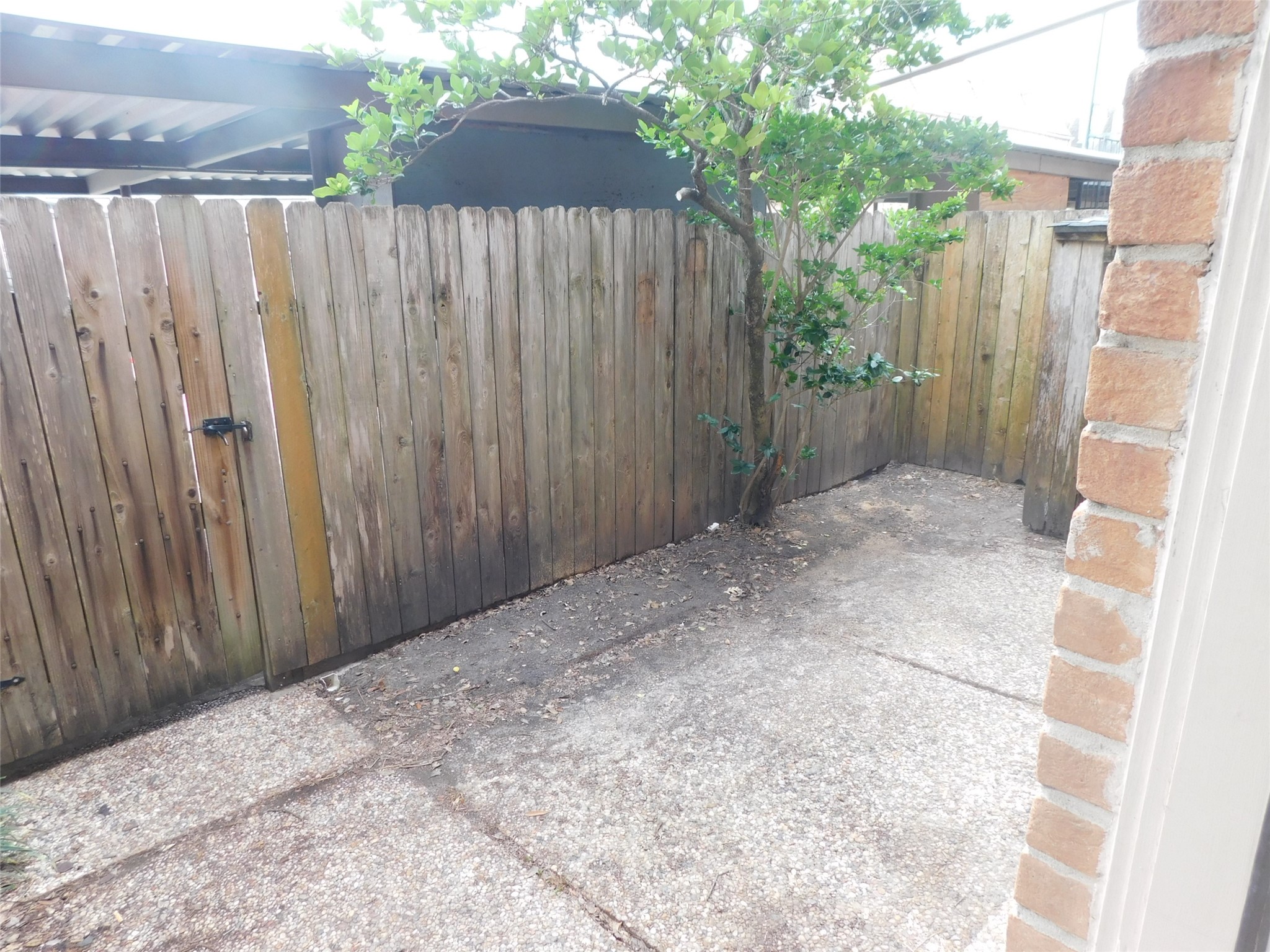 472 N Post Oak Lane Property Photo 15
