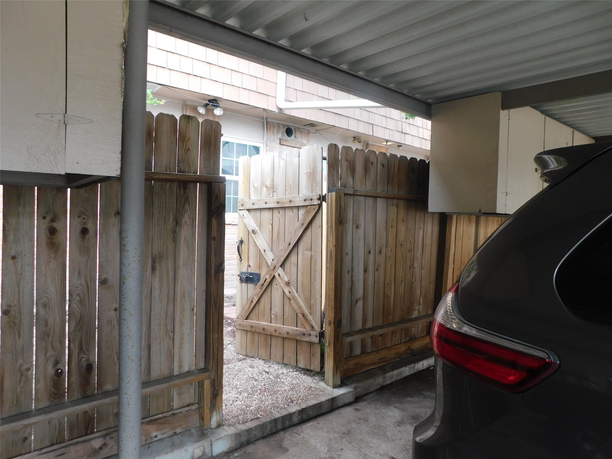472 N Post Oak Lane Property Photo 17