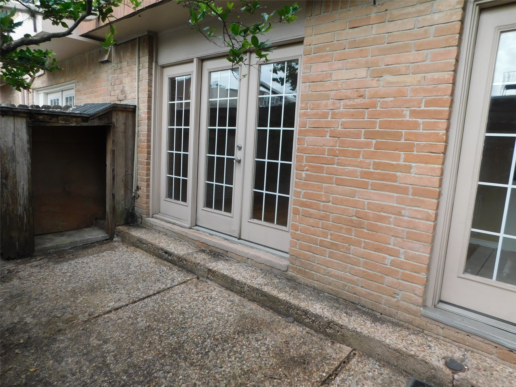472 N Post Oak Lane Property Photo 18