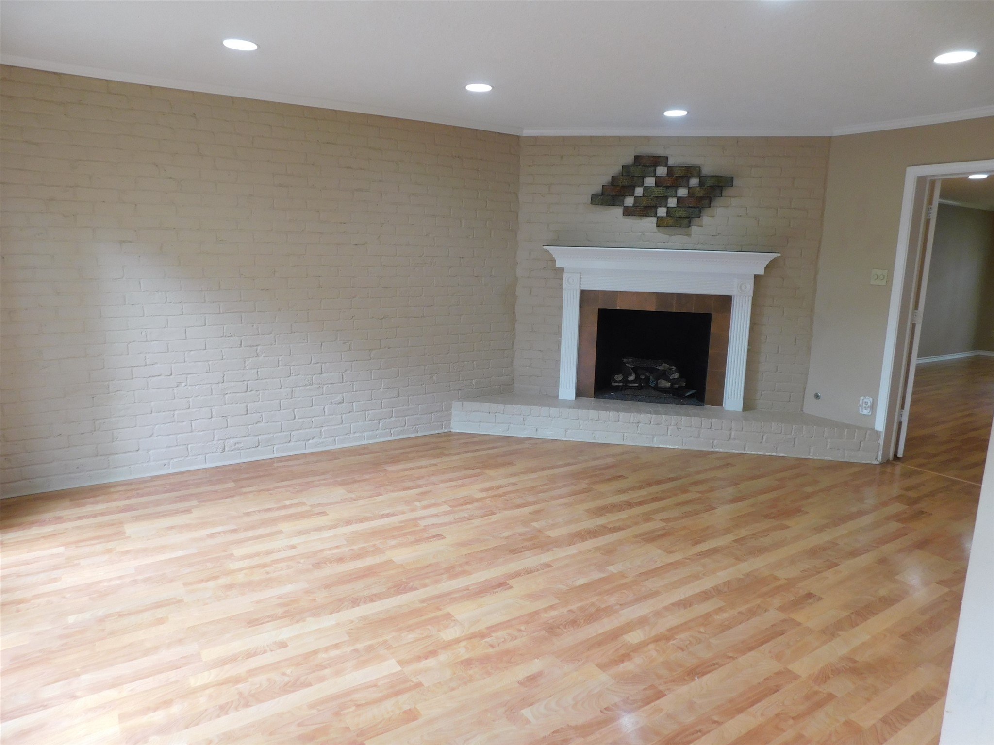 472 N Post Oak Lane Property Photo 19