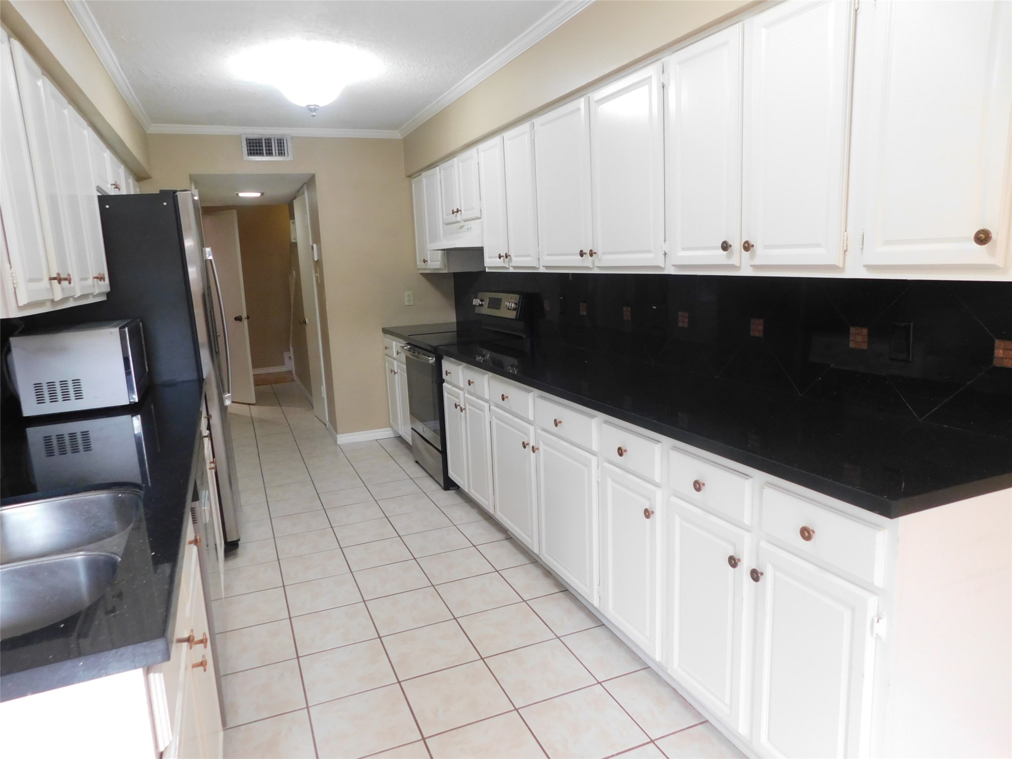 472 N Post Oak Lane Property Photo 20