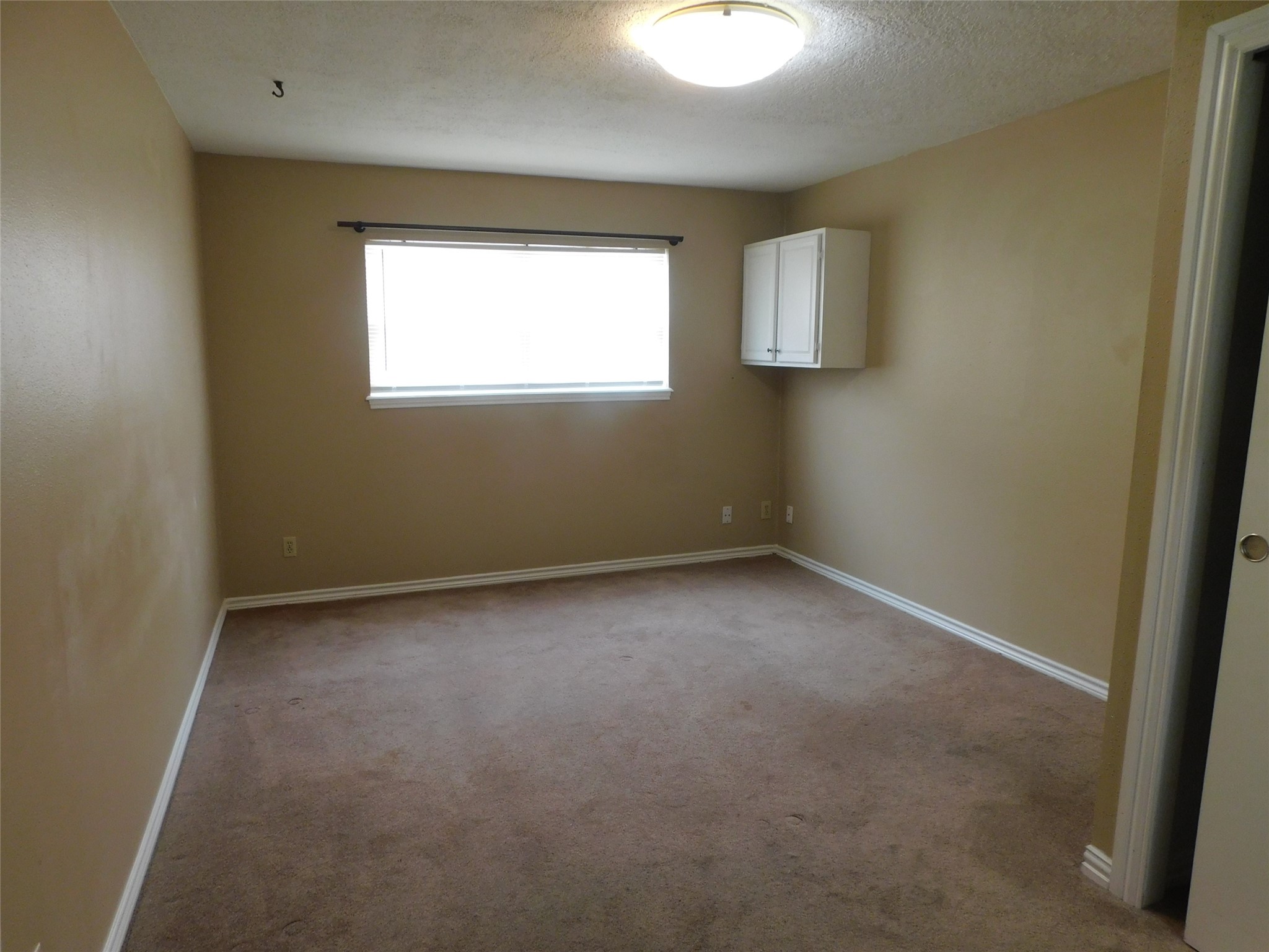 472 N Post Oak Lane Property Photo 28