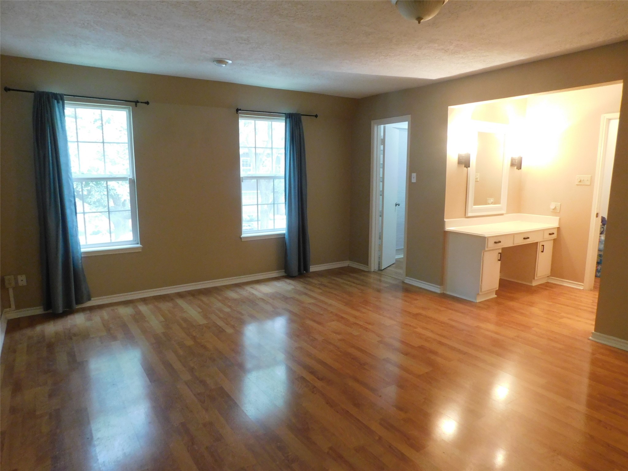 472 N Post Oak Lane Property Photo 45