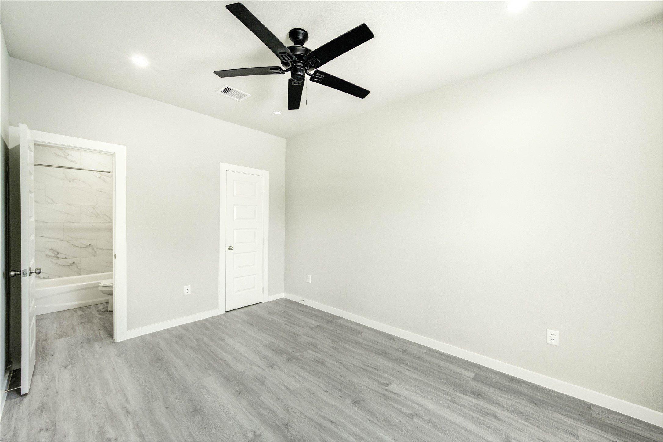 8157 Tate Street B Property Photo 15