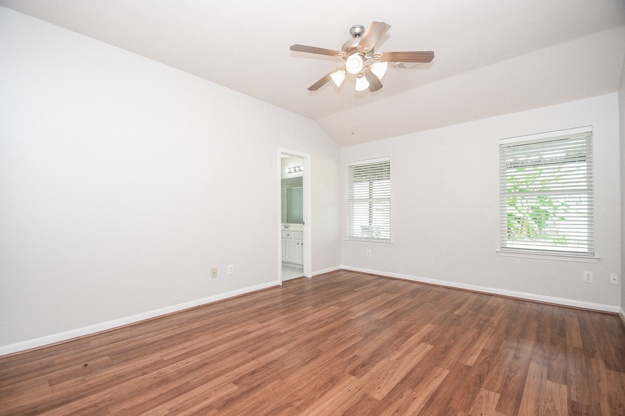 6035 Indian Creek Property Photo 13