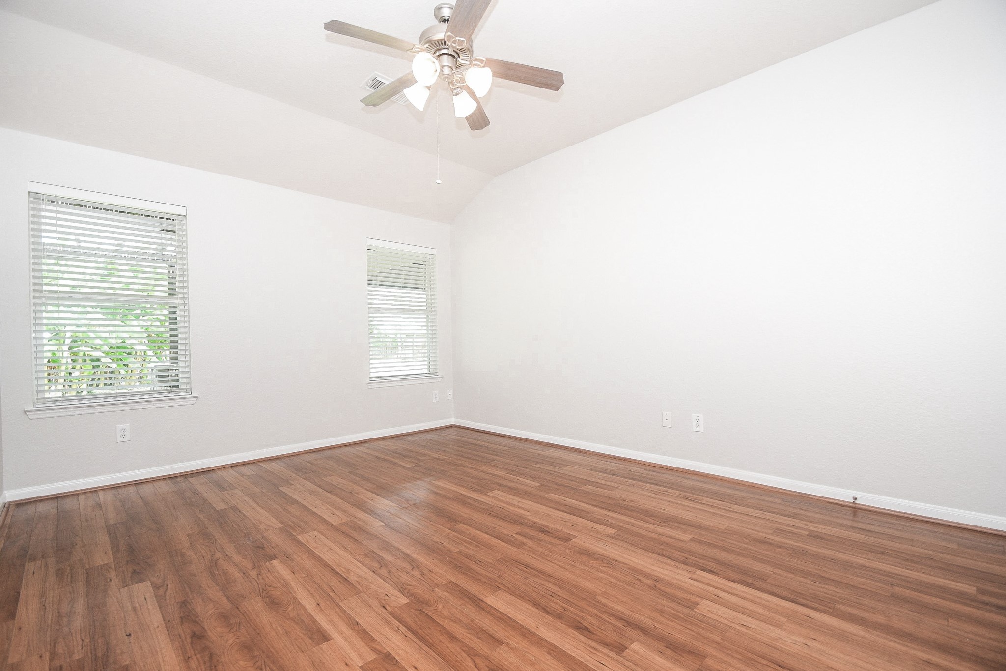 6035 Indian Creek Property Photo 14