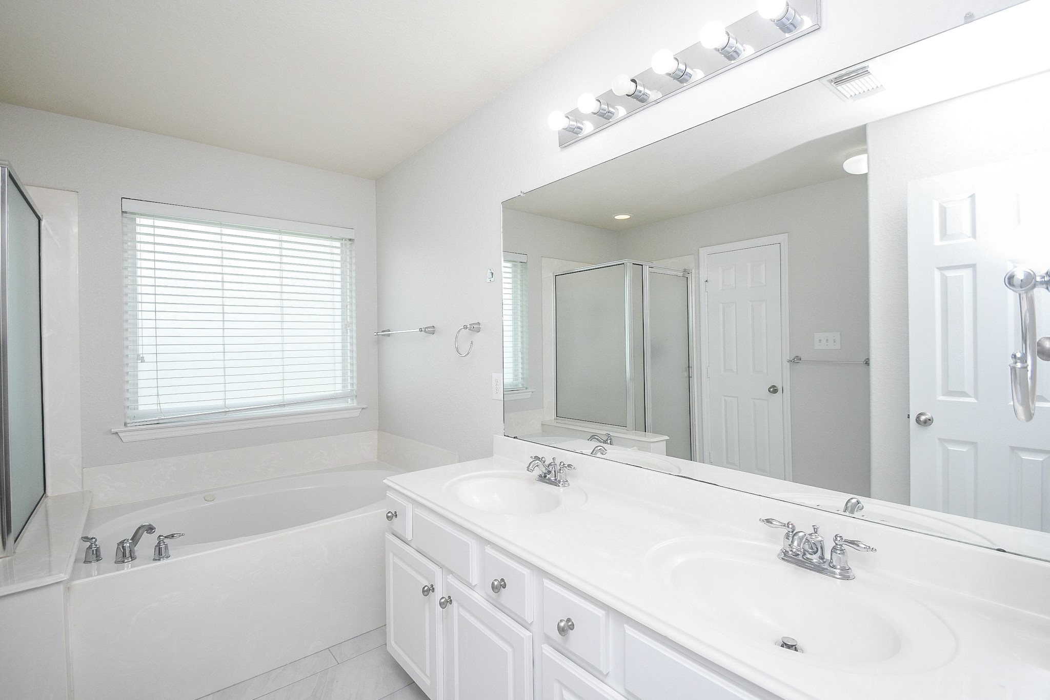 6035 Indian Creek Property Photo 15