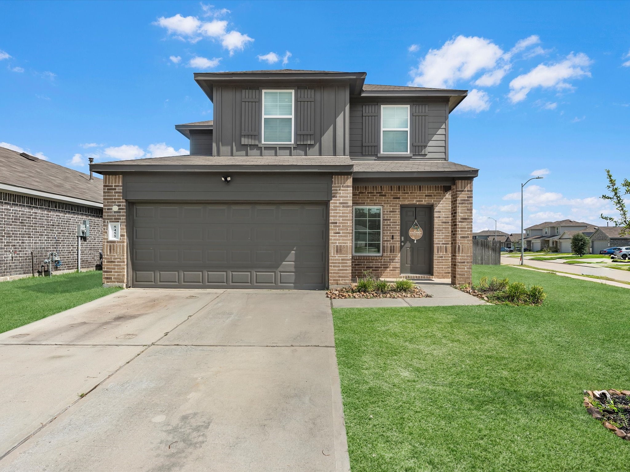 5455 Pinetree Crescent Lane Property Photo 1