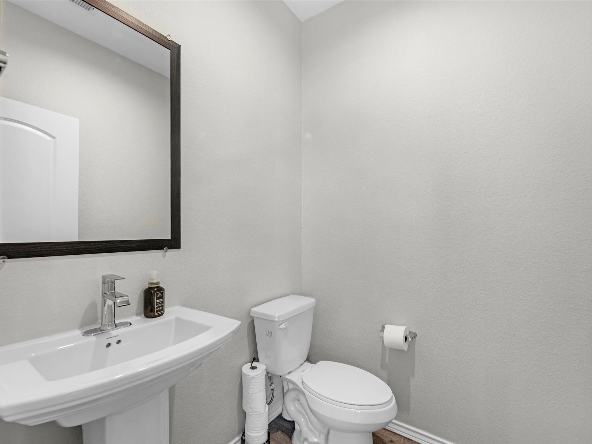 5455 Pinetree Crescent Lane Property Photo 7