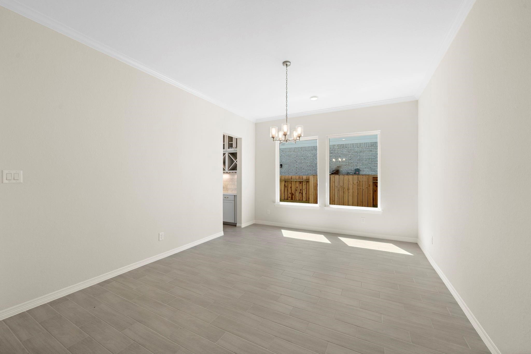 9806 Oakwood Trail Property Photo 5