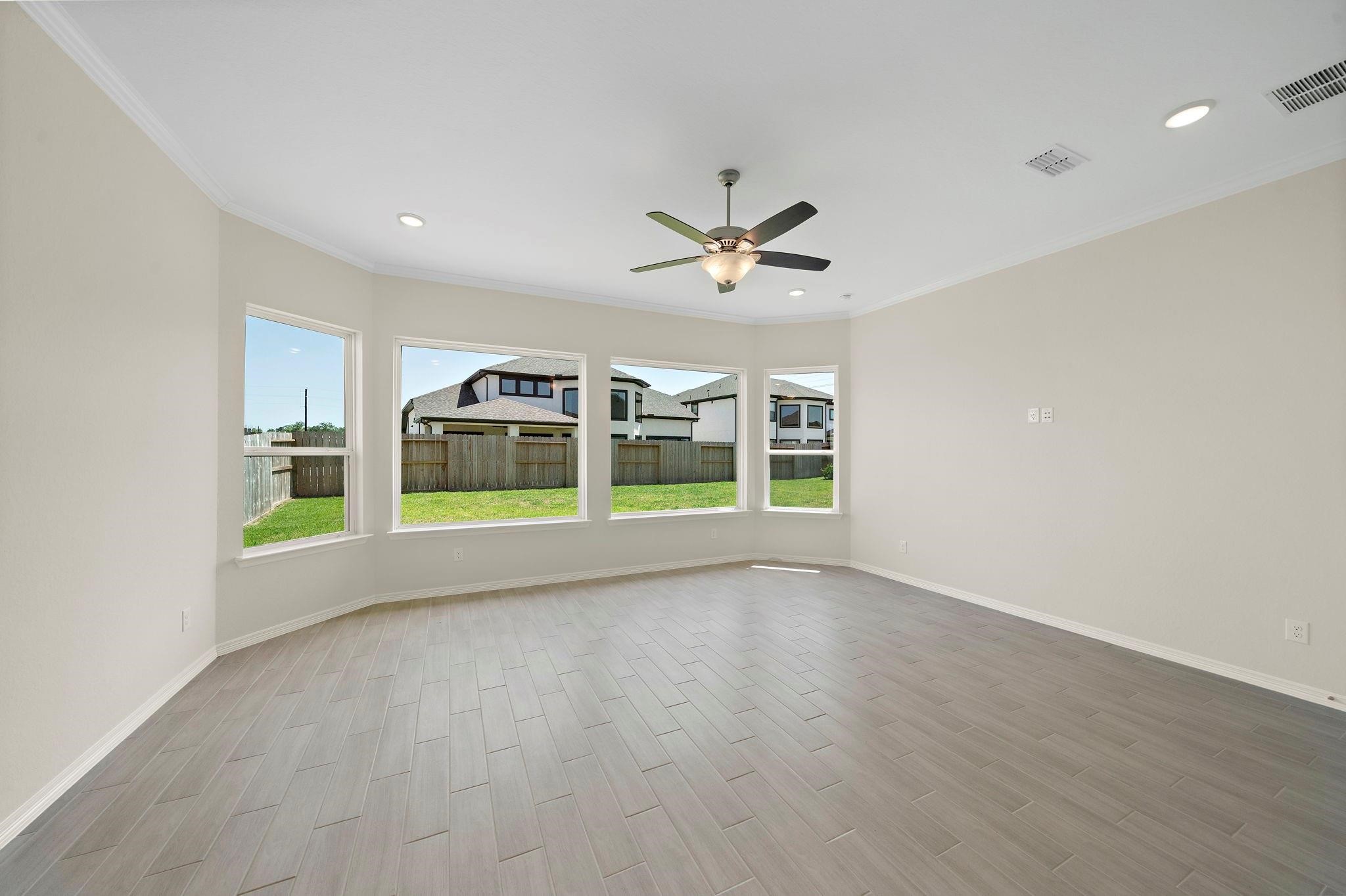 9806 Oakwood Trail Property Photo 12