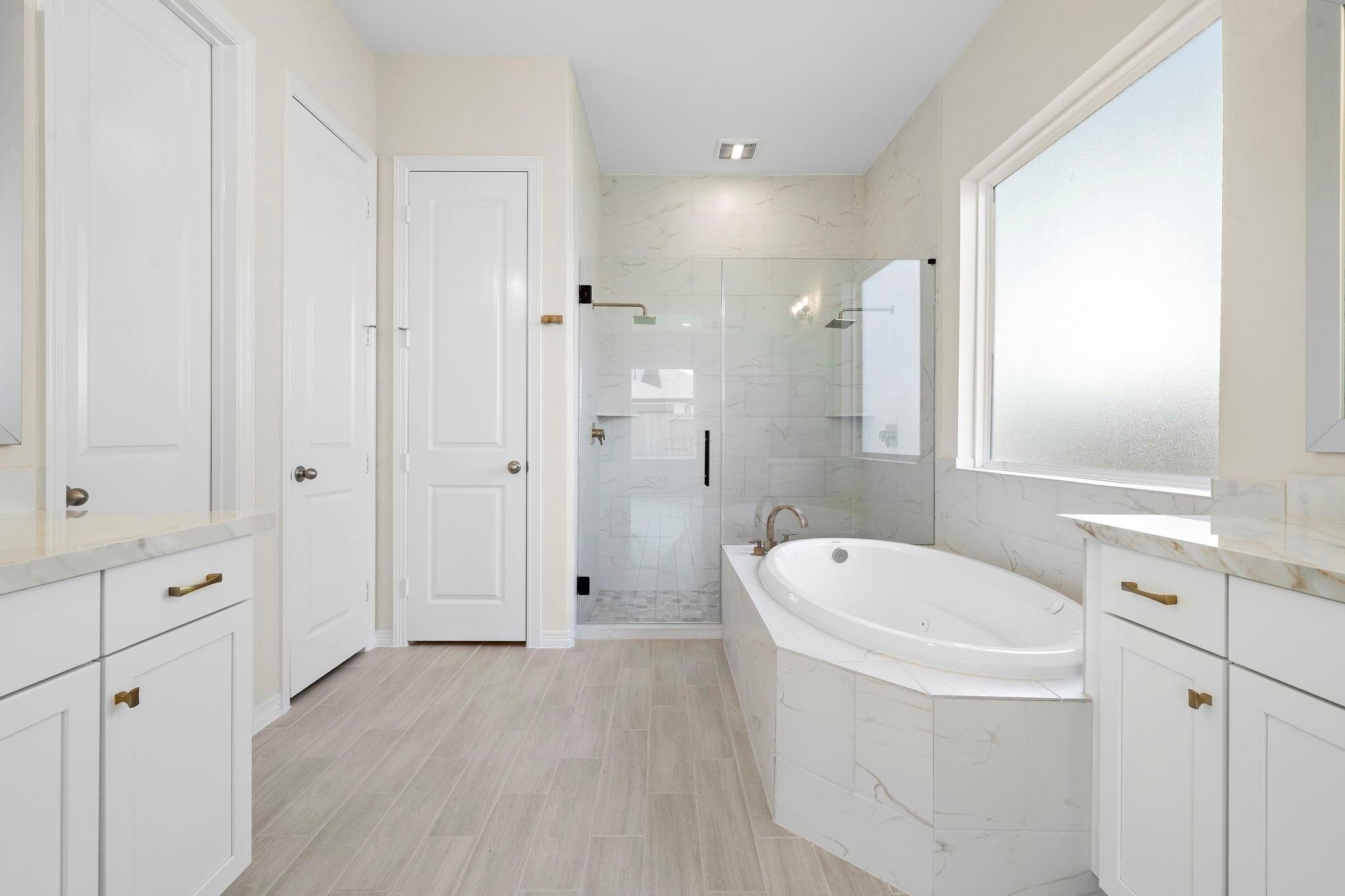 9806 Oakwood Trail Property Photo 13