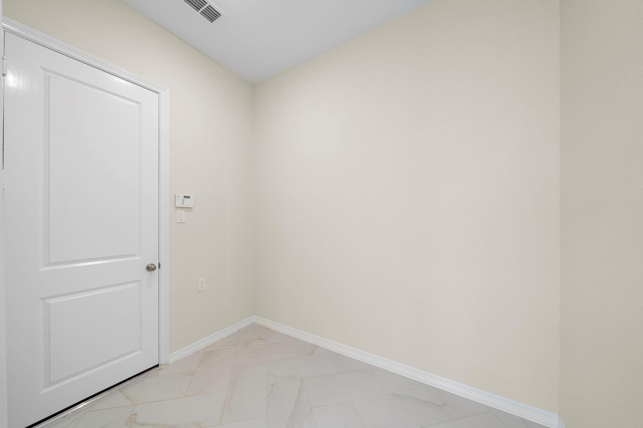 9806 Oakwood Trail Property Photo 16