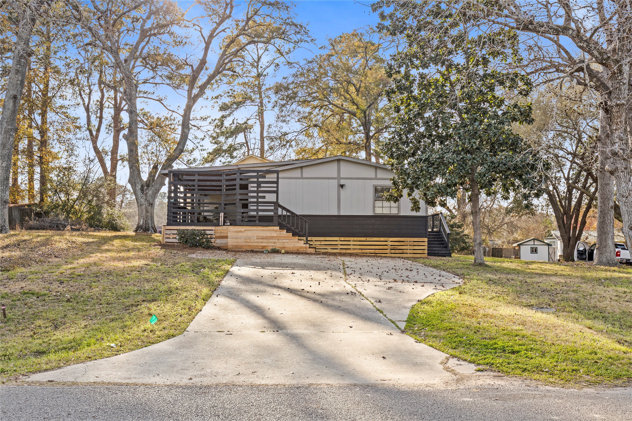14189 Shadow Bay Drive Property Photo 1