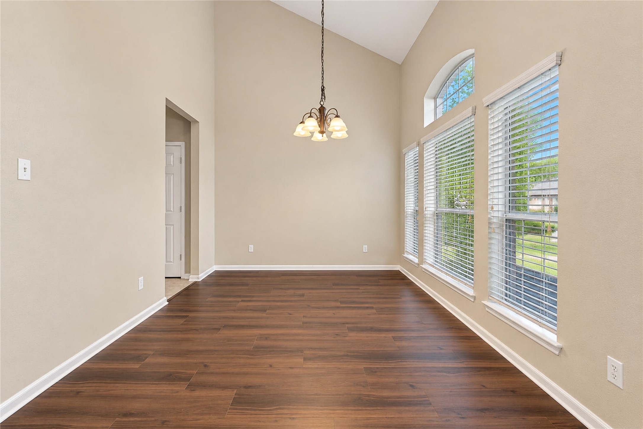 7419 Riven Oaks Court Property Photo 6