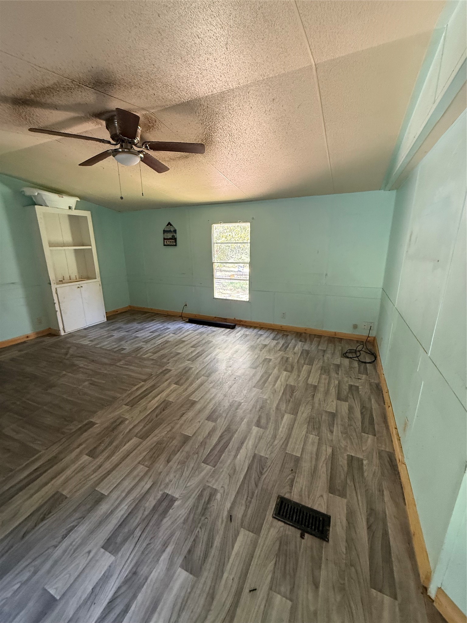 892 Hanks Street Property Photo 4