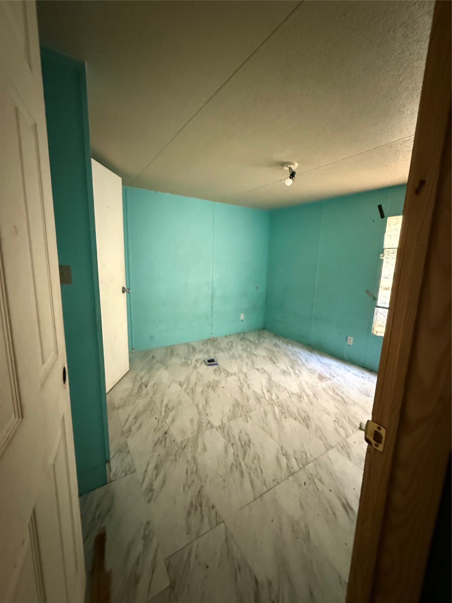 892 Hanks Street Property Photo 8