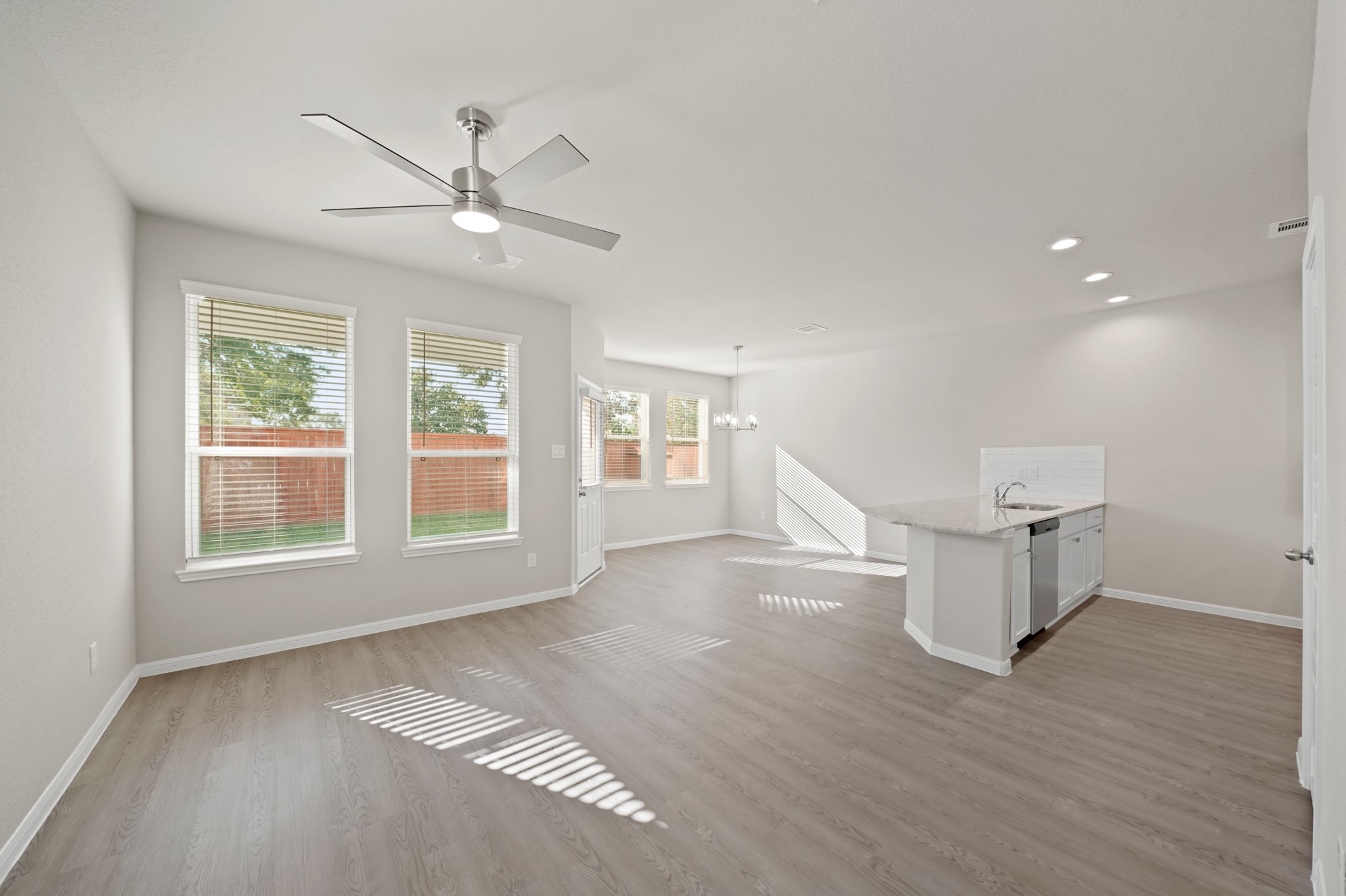 831 Red Oakland Drive Property Photo 3