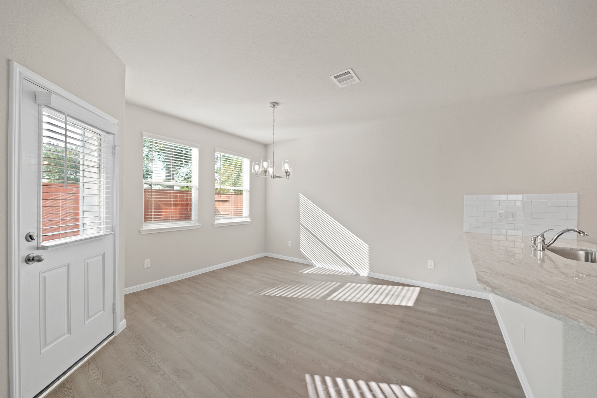 831 Red Oakland Drive Property Photo 4