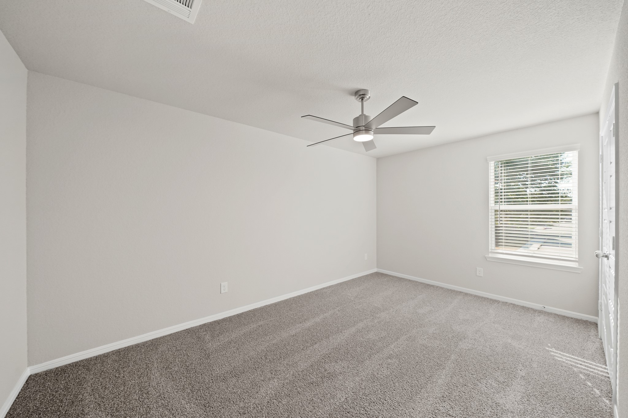 831 Red Oakland Drive Property Photo 7