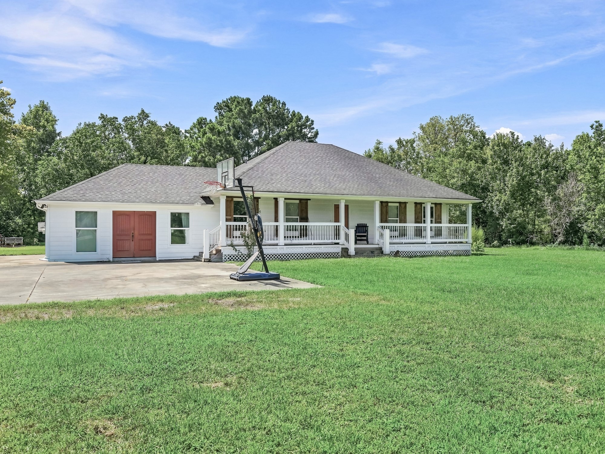 2904 Garrison Lane Property Photo 4
