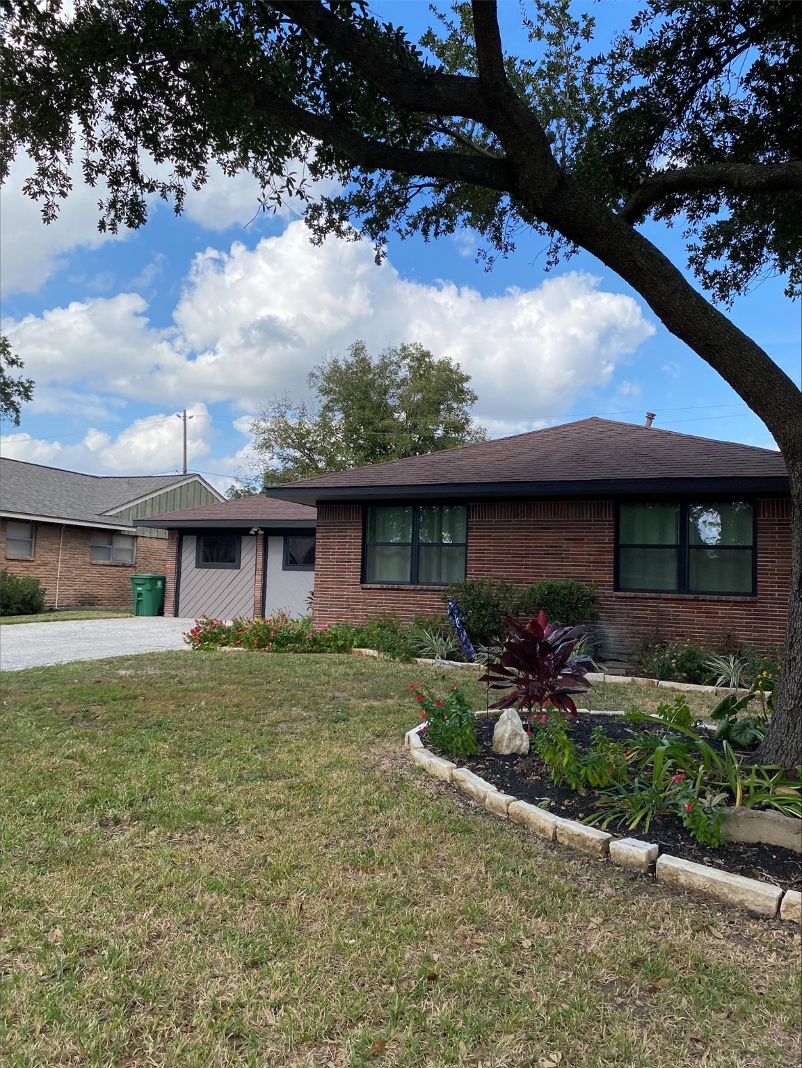 5714 Nina Lee Lane Property Photo 3