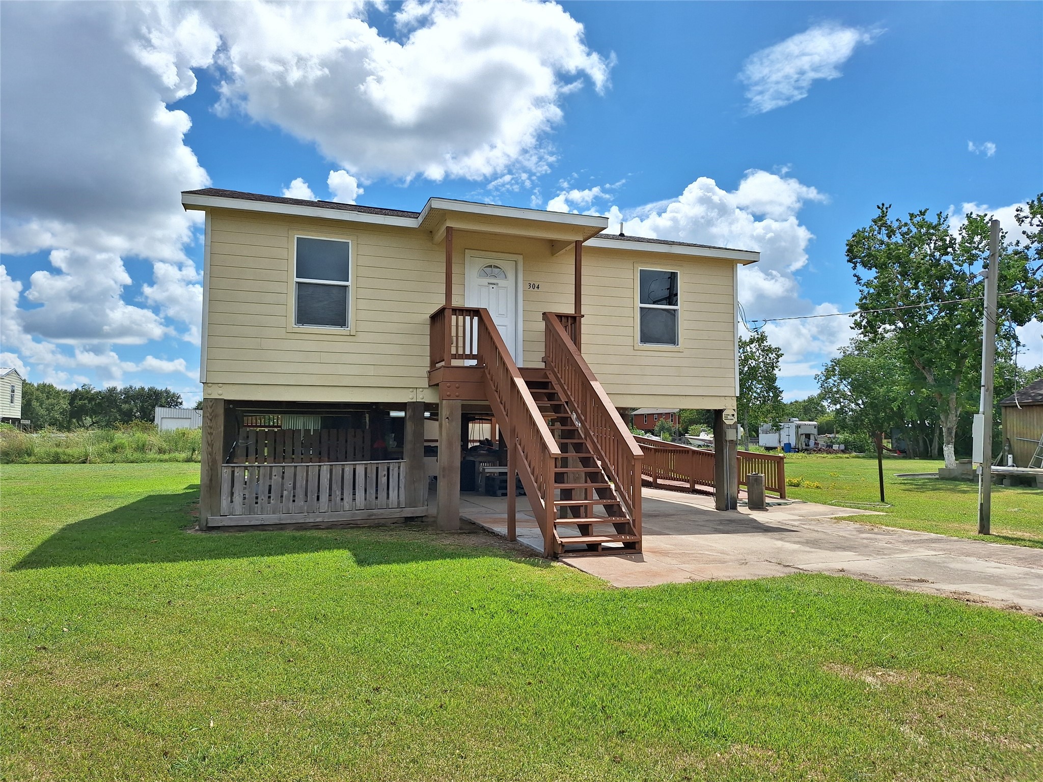 304 Bayside Drive Property Photo 1