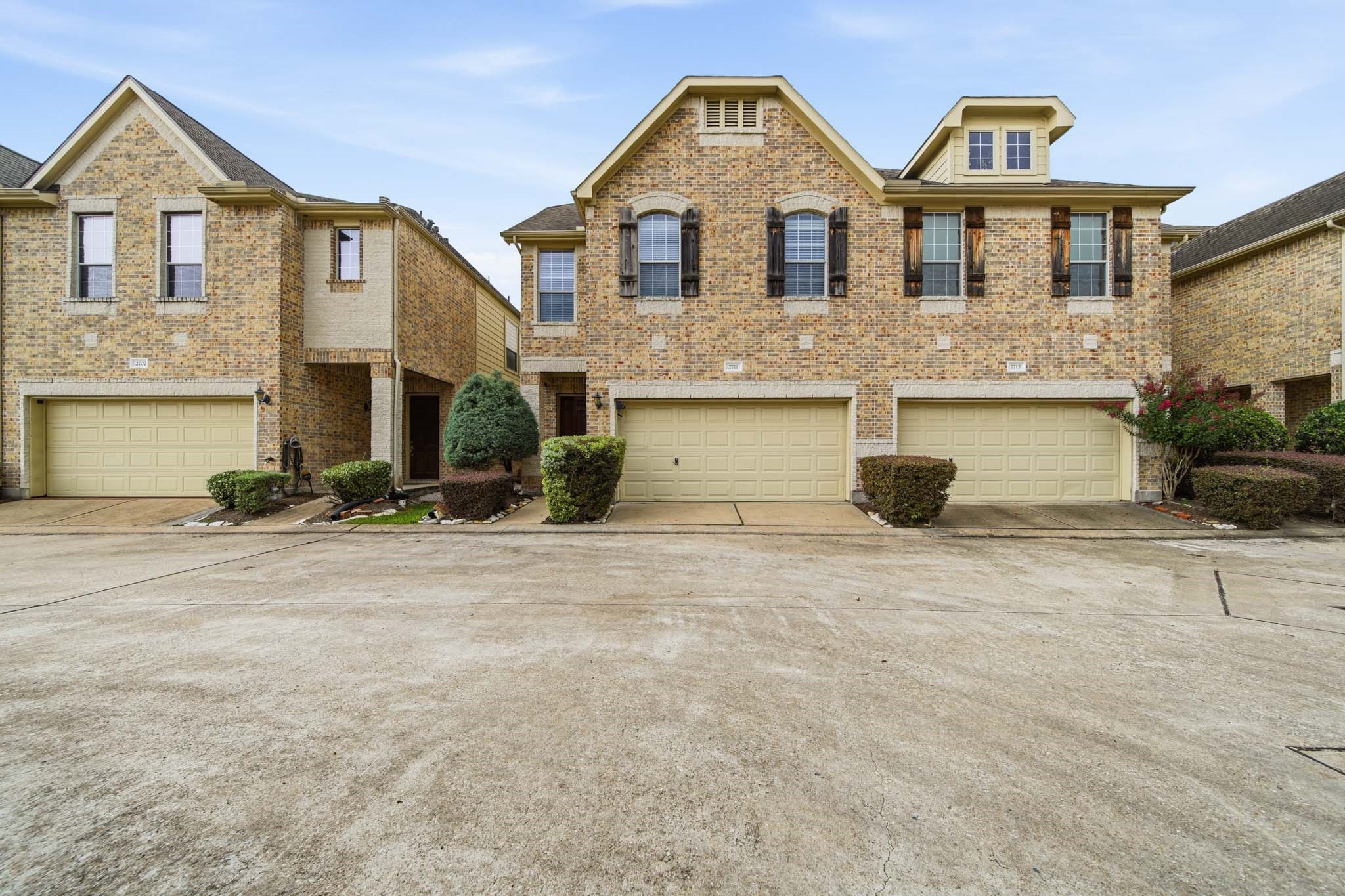 2711 Wallingford Pines Property Photo 3