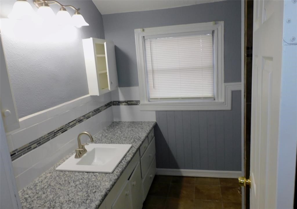 816 Avenue A Property Photo 6