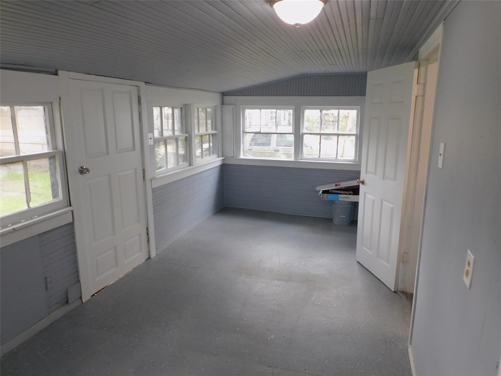 816 Avenue A Property Photo 8