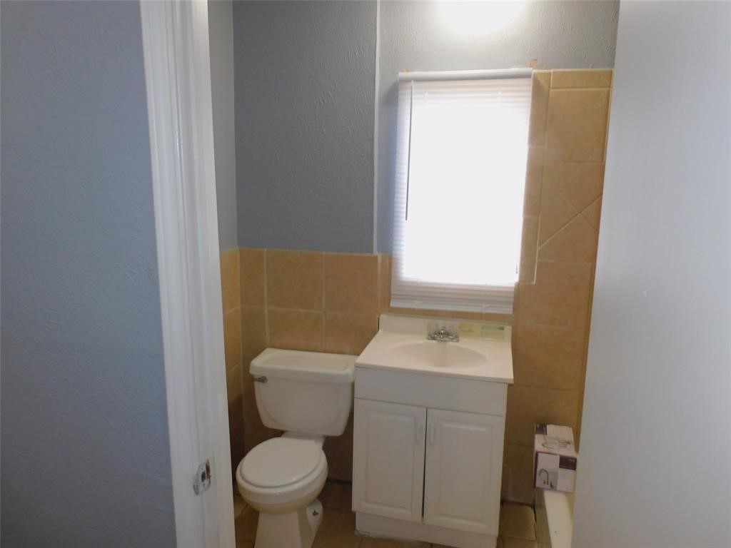 816 Avenue A Property Photo 10