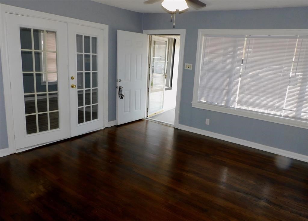 816 Avenue A Property Photo 12