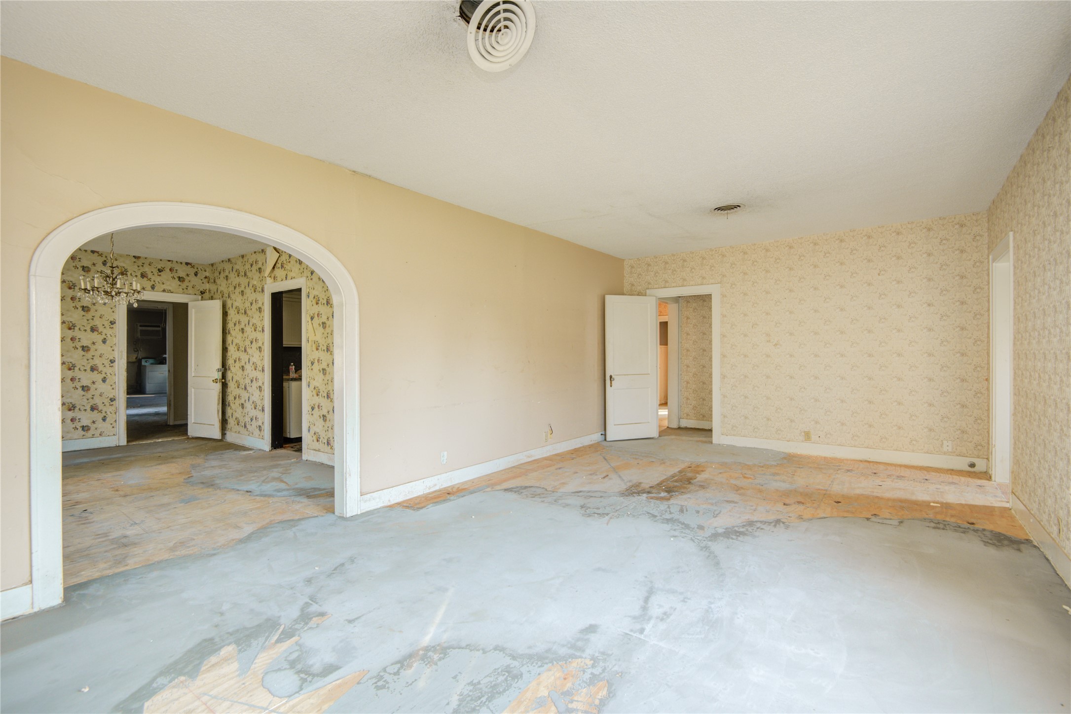 508 E 2nd Street Property Photo 9