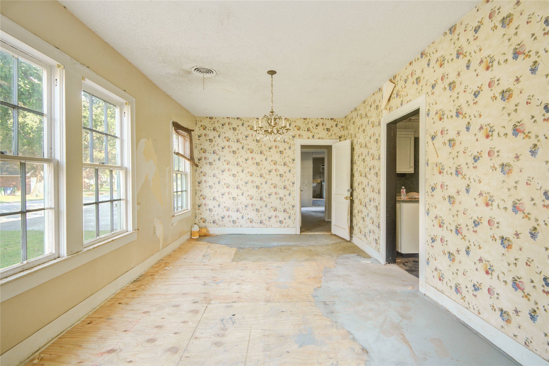 508 E 2nd Street Property Photo 11