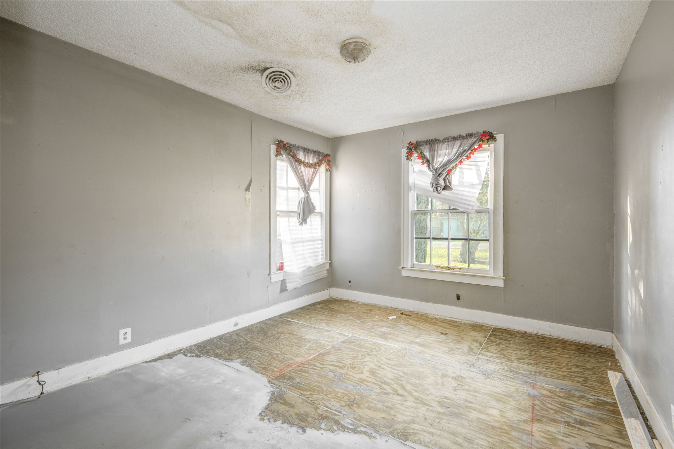 508 E 2nd Street Property Photo 16