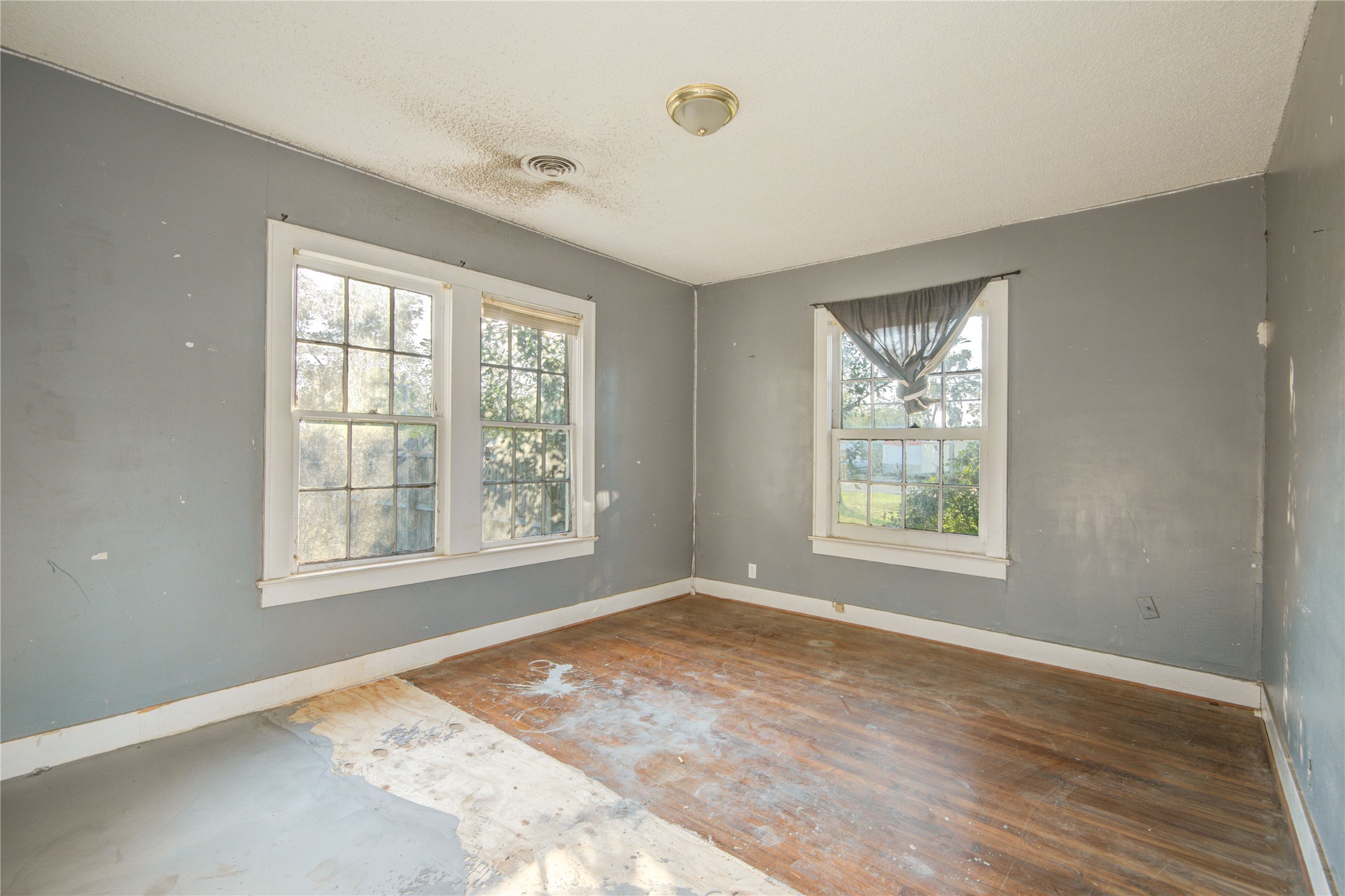 508 E 2nd Street Property Photo 25