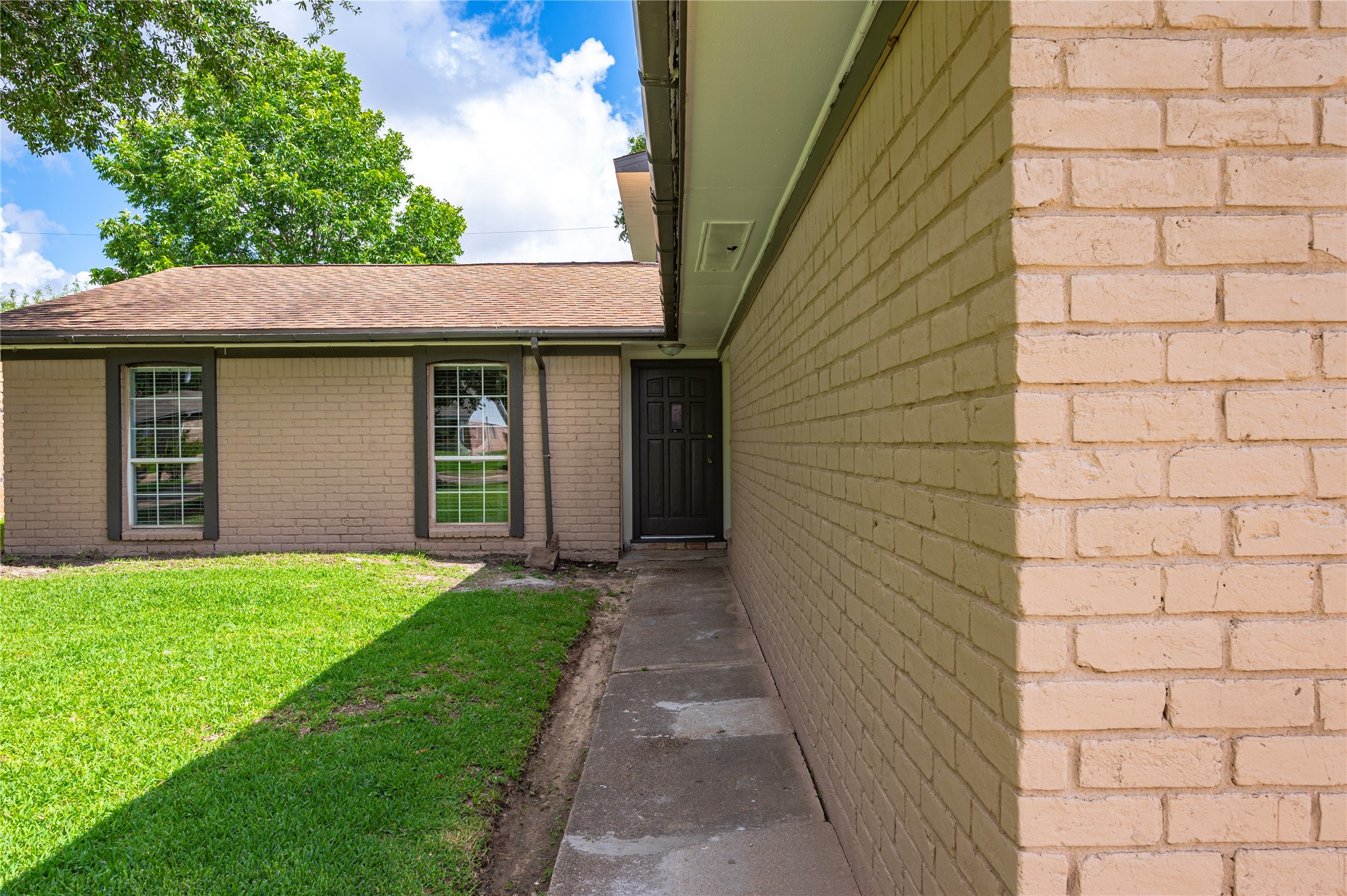 2402 21st Avenue N Property Photo 3