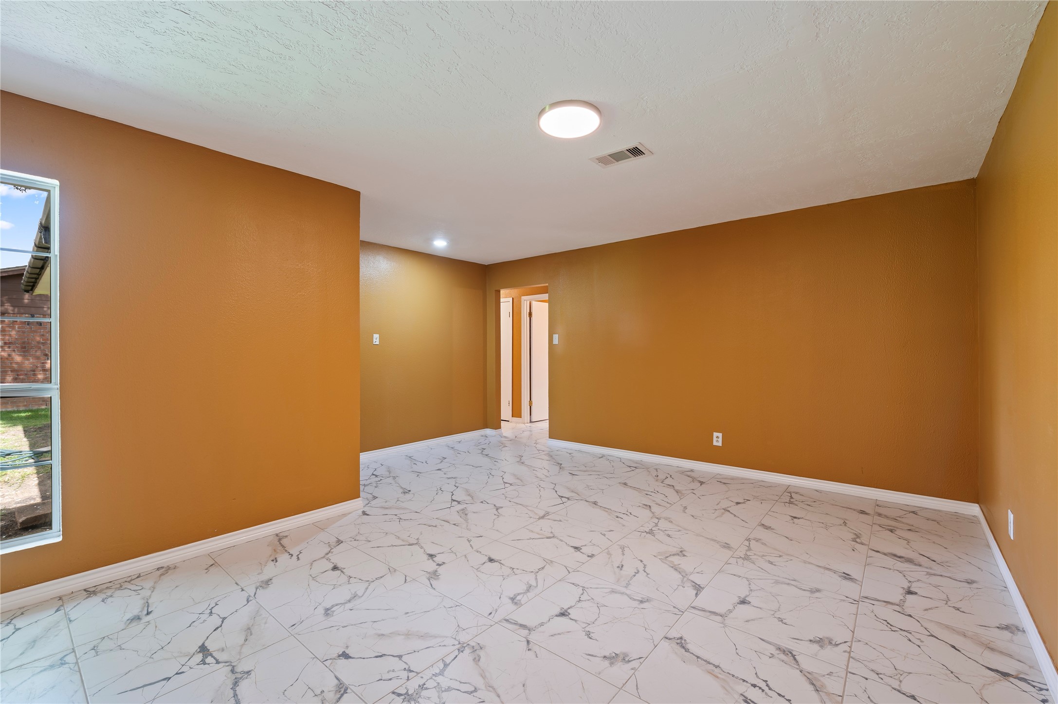 2402 21st Avenue N Property Photo 6
