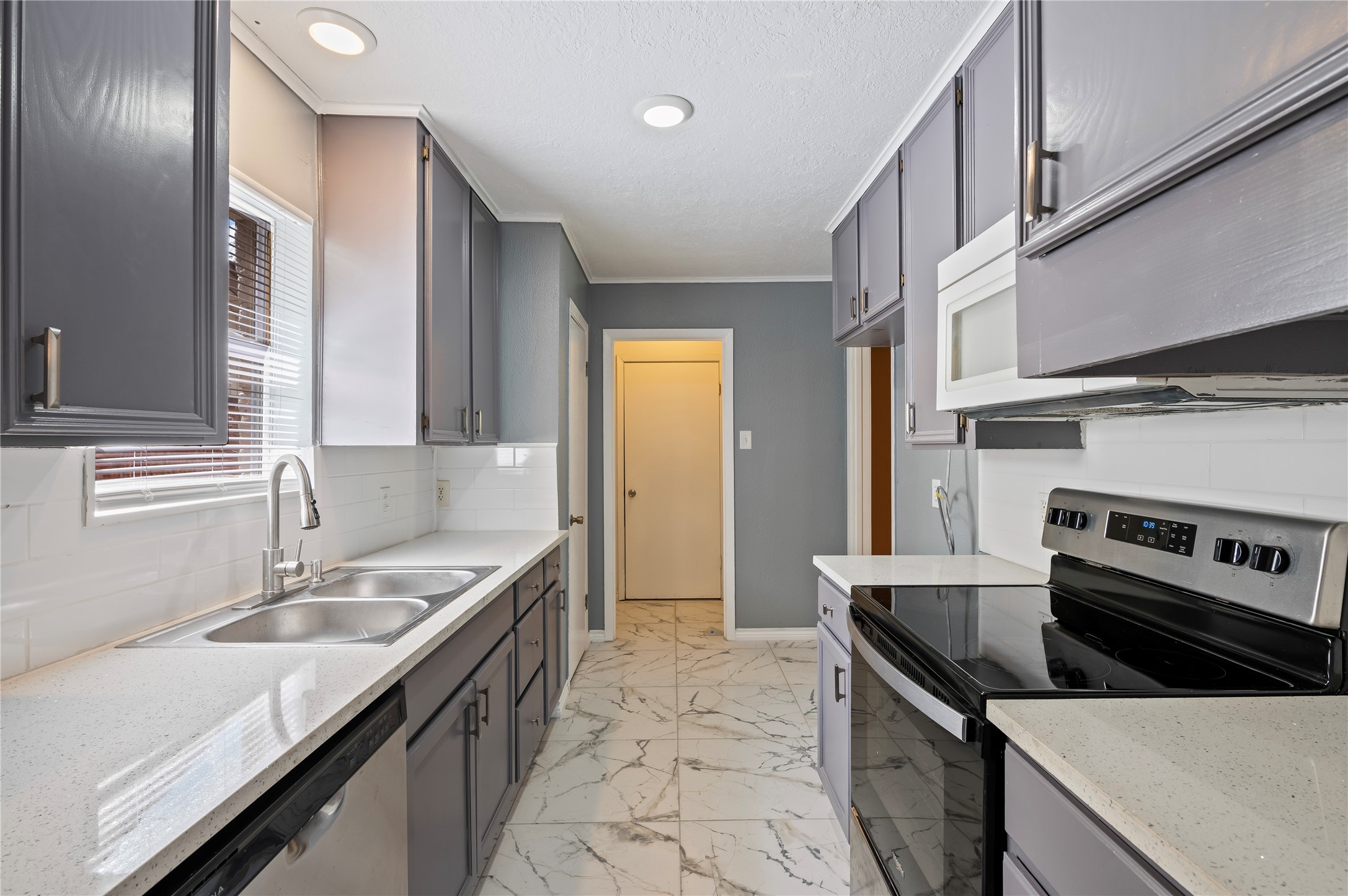2402 21st Avenue N Property Photo 9