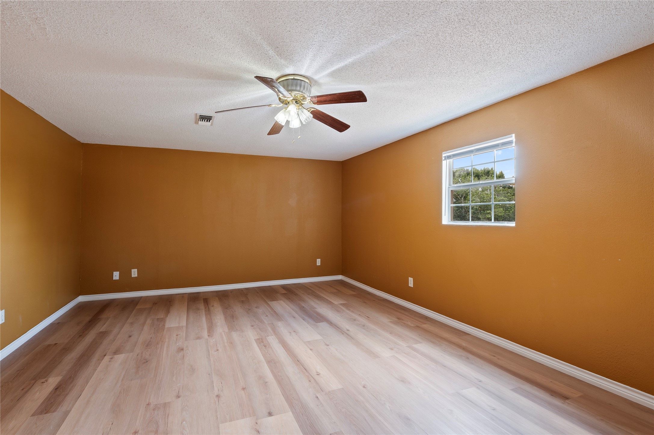 2402 21st Avenue N Property Photo 15