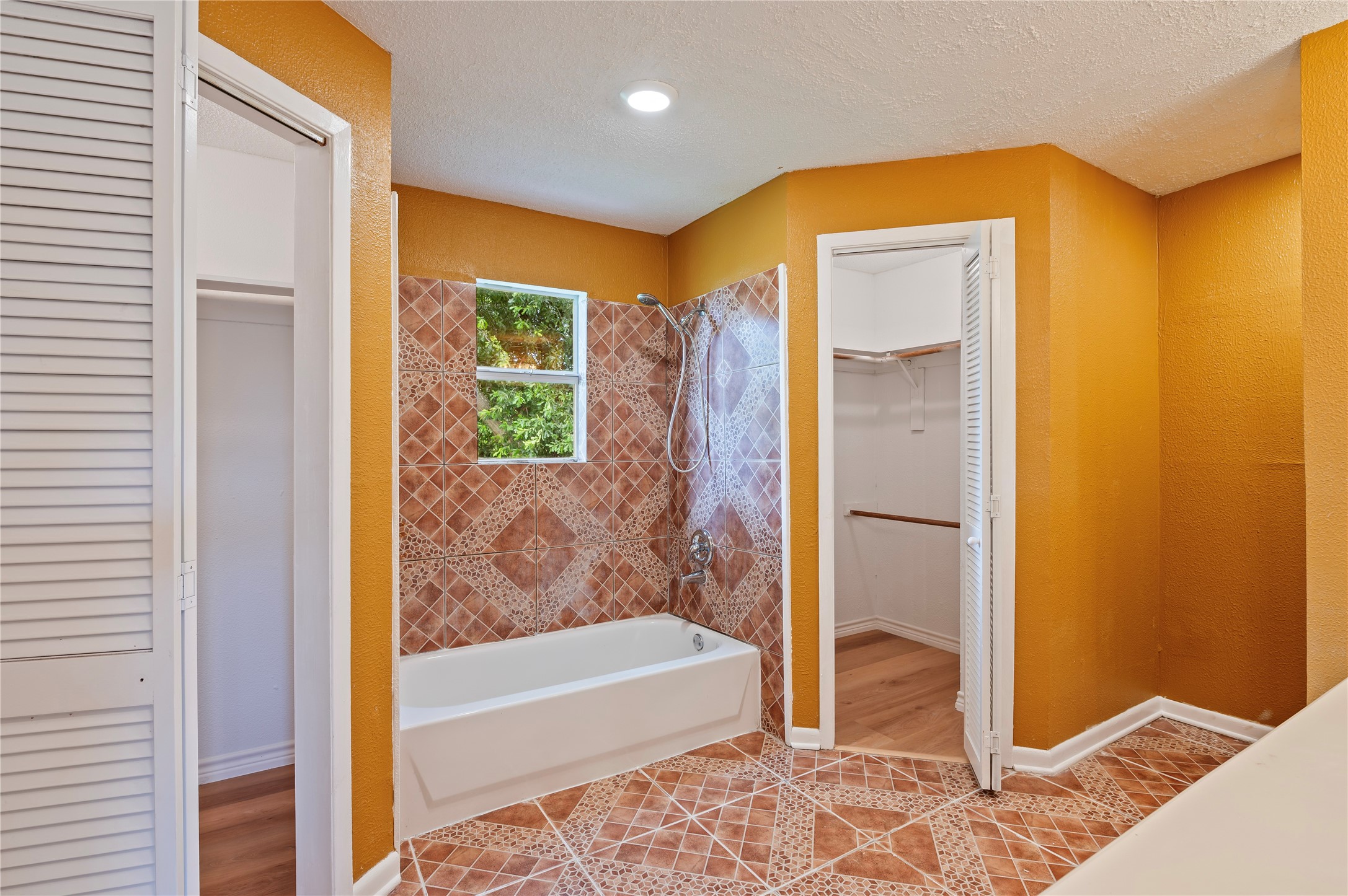 2402 21st Avenue N Property Photo 17