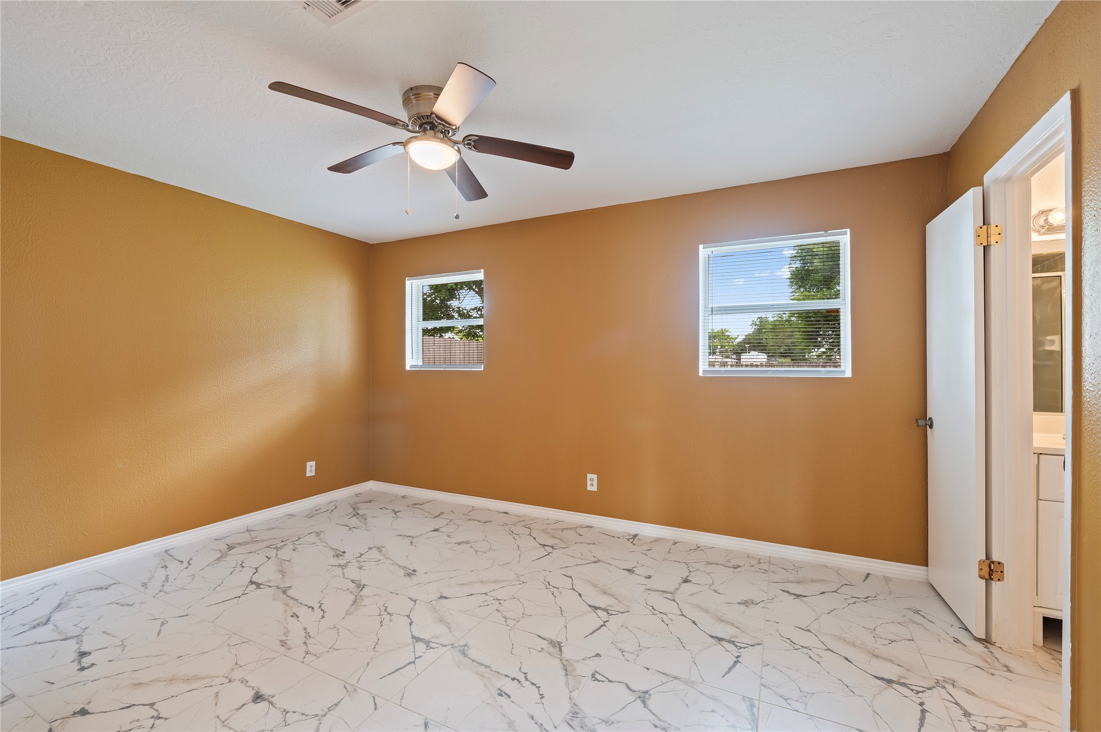 2402 21st Avenue N Property Photo 22