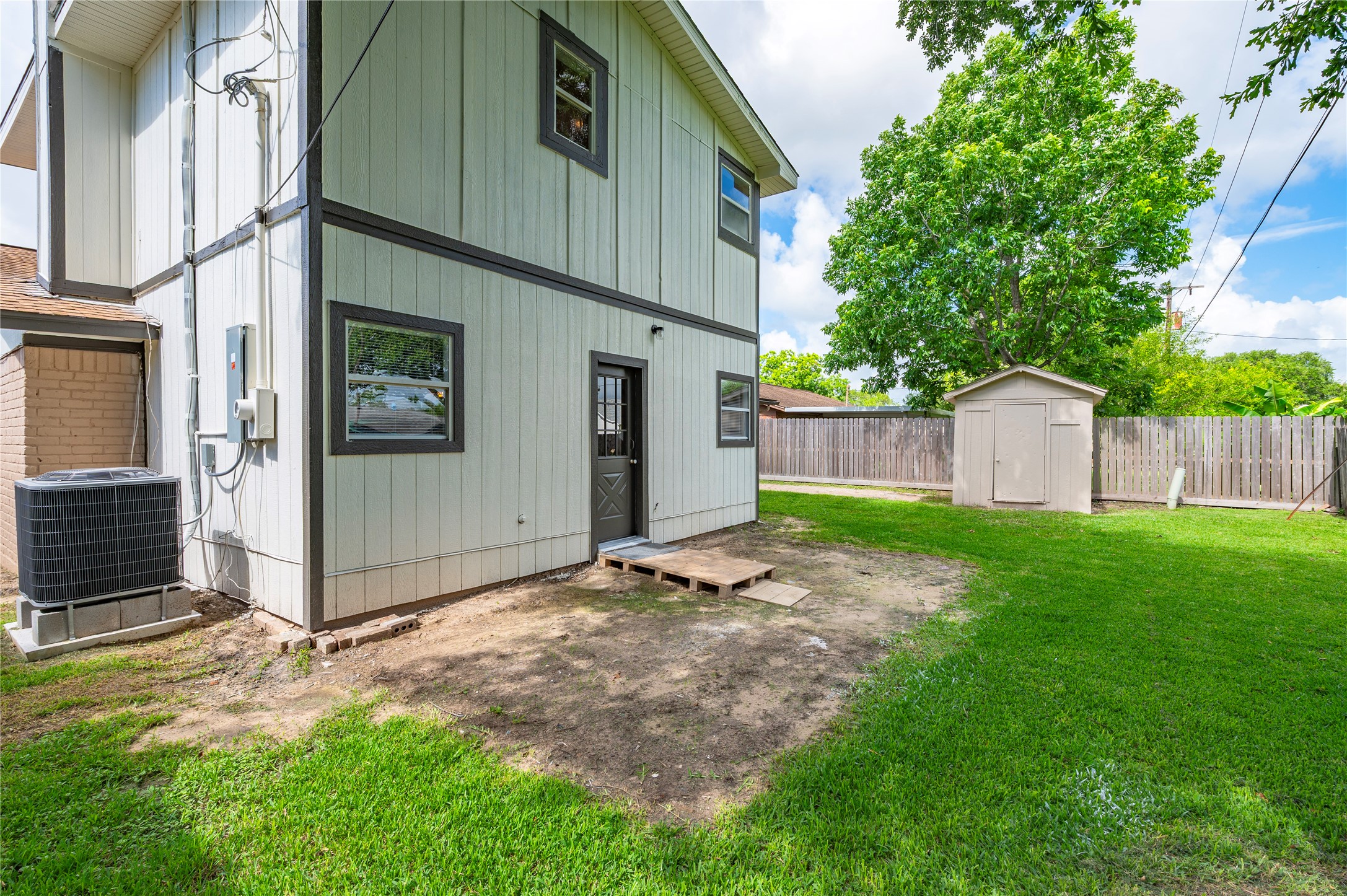2402 21st Avenue N Property Photo 28