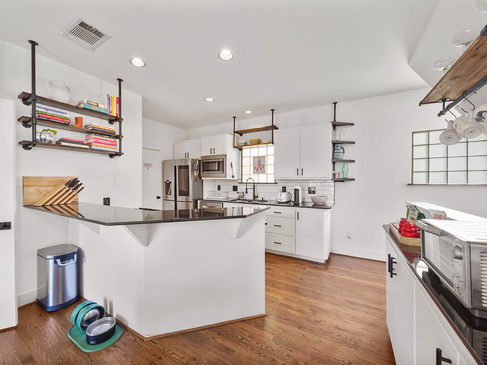 1231 Jackson Boulevard Property Photo 10
