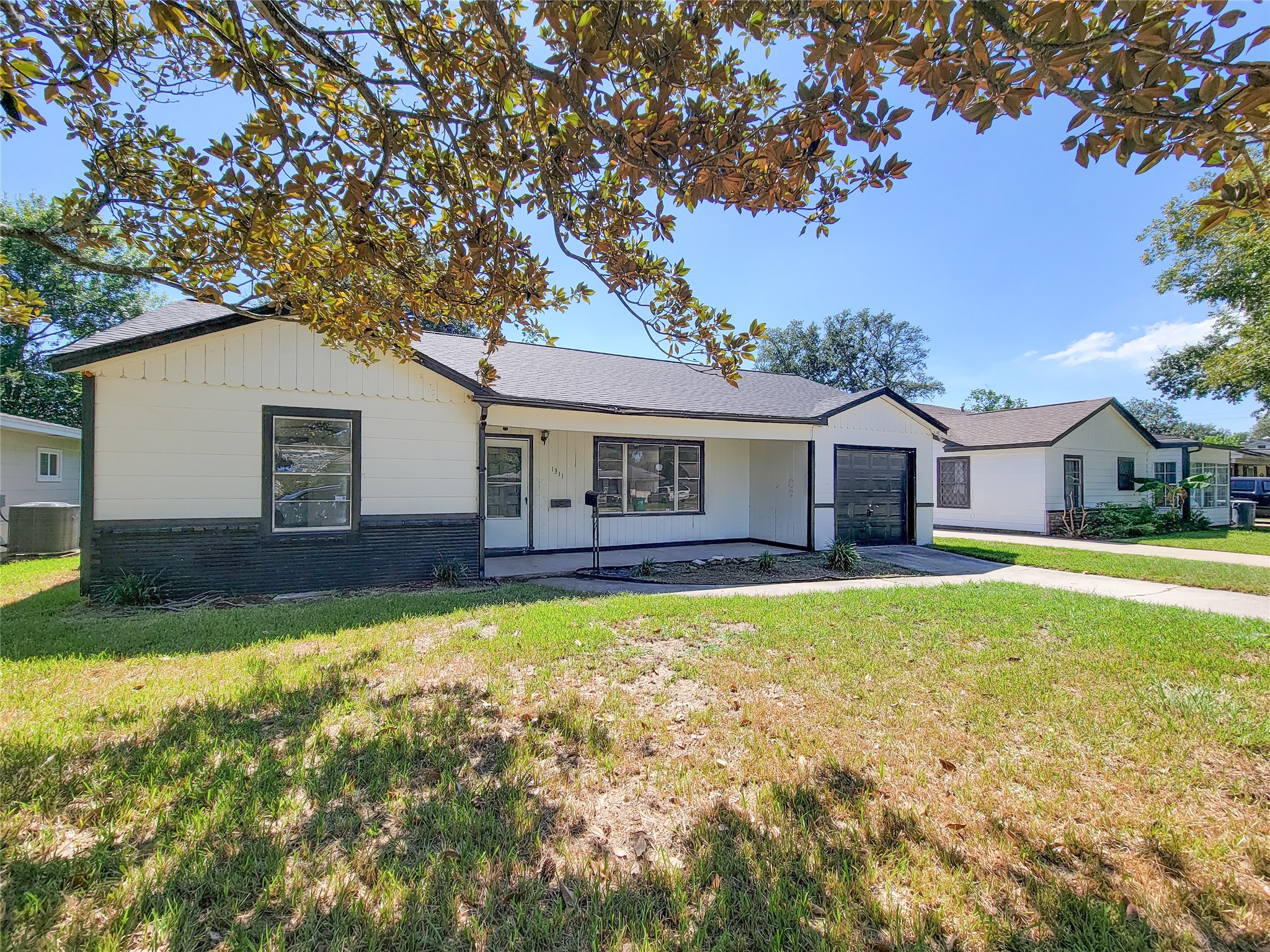 1311 Jefferson Property Photo 3
