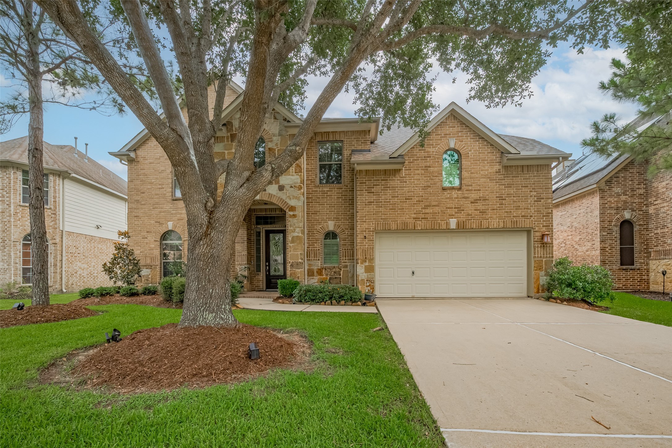 6411 Fisher Bend Lane Property Photo 1