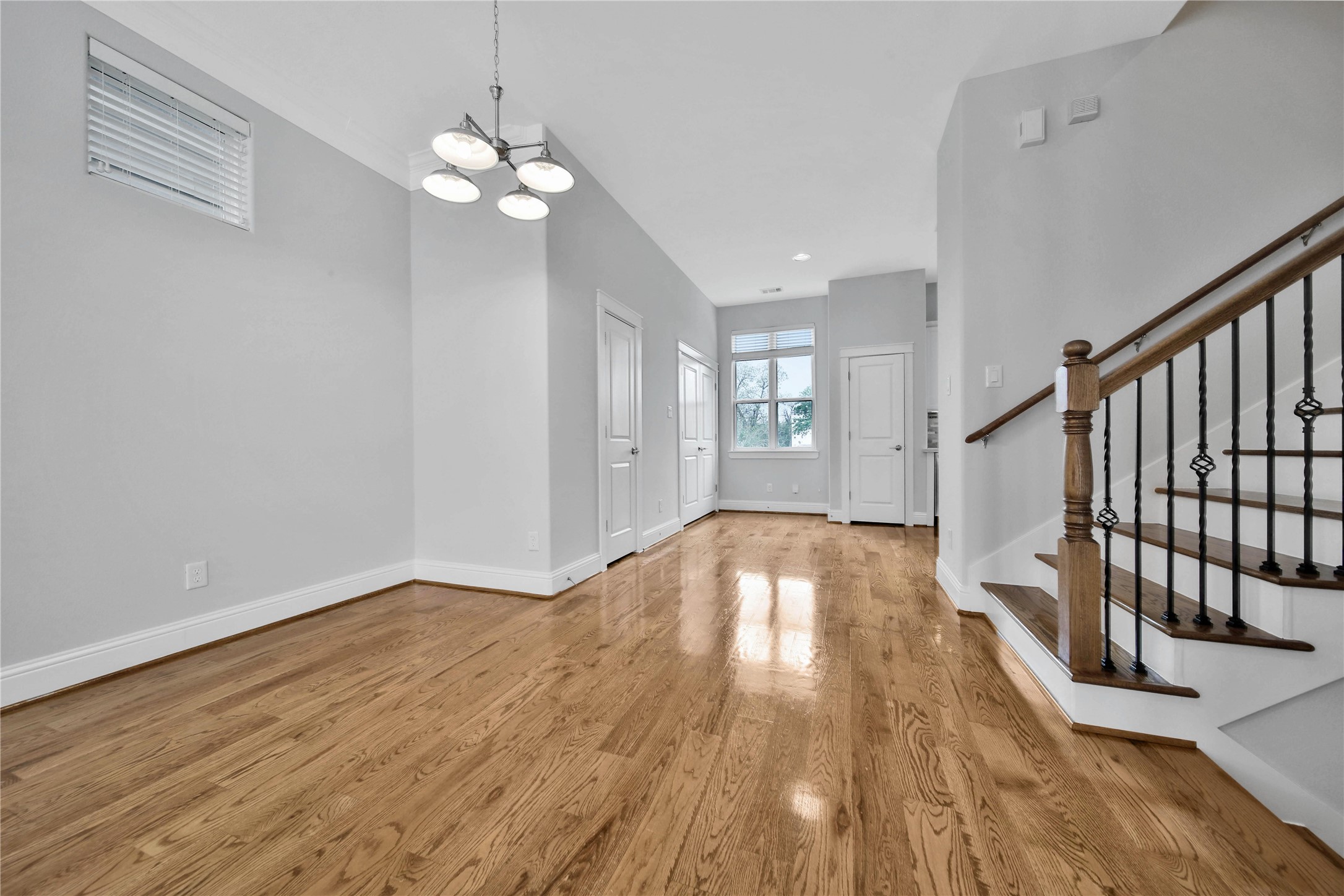626 E 28th Street Property Photo 14